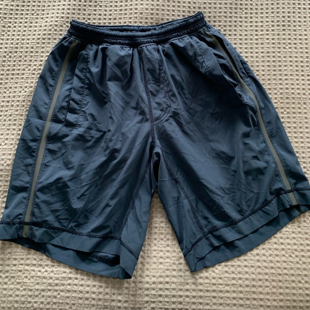 Navy lululemon pacebreaker shorts with liner